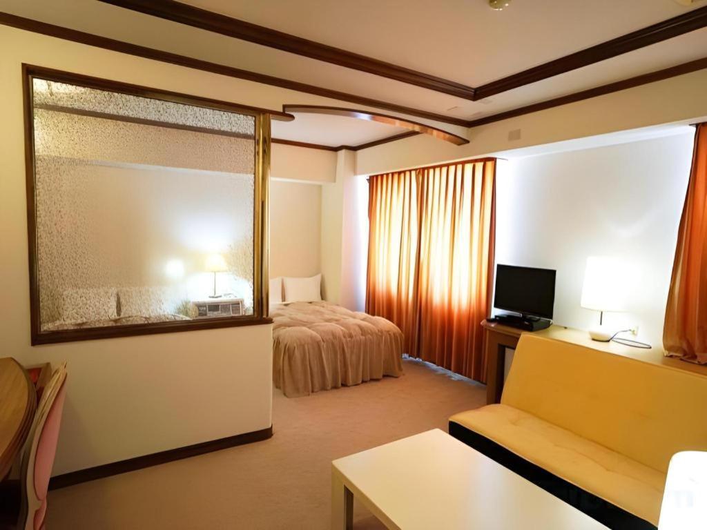 Neyagawa Trend Hotel Osaka Exterior photo